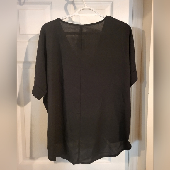 Perfect layered black top - Picture 2 of 3